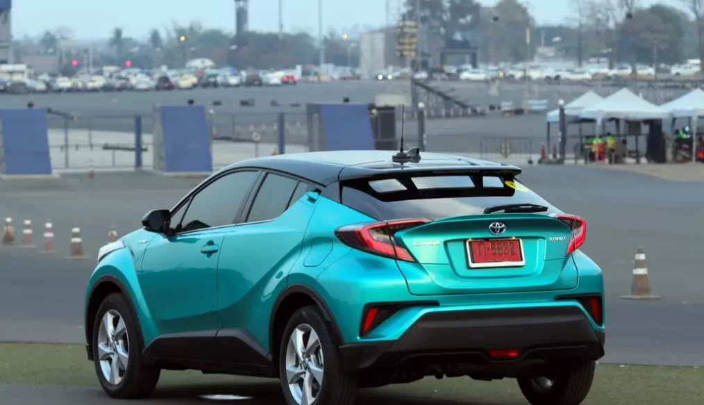 ทดลองขับ! TOYOTA C-HR ไฮบริด SUV ที่ หนึบ..แน่น ประหยัดจริง คุ้มค่าตัว 1 ล้าน
