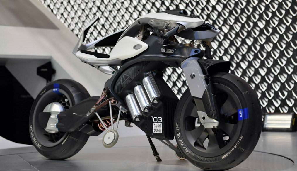 Yamaha Rev Pavilion สุดอลังการ!!! โชว์มอเตอร์ไซค์ AI สุดล้ำ MOTOROiD และ บิ๊กไบค์ LMW NIKEN