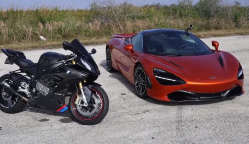 ซูเปอร์ไบค์ BMW S1000RR ท้าไฝว้ ซูเปอร์คาร์ McLaren 720S