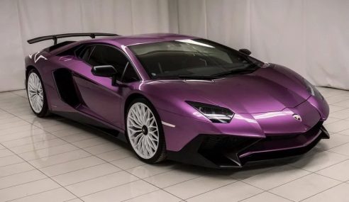 Lamborghini Aventador SV สีม่วง กับราคากว่า 20.7 ล้านบาท