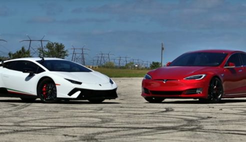 Tesla Model S P100D ปะทะ Lamborghini Huracan Performante