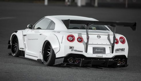 Liberty Walk เตรียมขนสุดยอดซูเปอร์คาร์แต่งแรงแห่งยุค บุกเกาะอังกฤษ