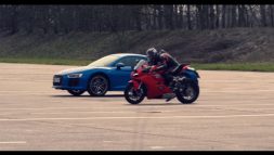 Ducati Panigale V4 ท้าดวล Audi R8