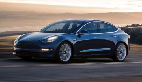 Tesla Model 3 2018 มาพร้อมมอเตอร์ไฟฟ้าคู่ 0-100 ใน 3.5 วิ เคาะค่าตัว 2.5 ล้านบาท