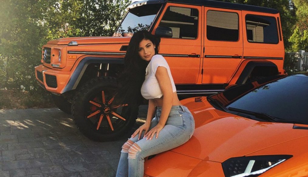 สาวเอวบาง Kylie Jenner ใครจะคิดว่าเธอจะเป็นเจ้าของรถ Benz G550 แต่งโหดคันโตคันนี้