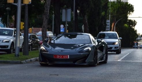 จับภาพได้ที่สเปน McLaren 600LT ที่แทบจะเป็นคันแรกๆ ที่ถูกปล่อยออกมาวิ่งบนถนน