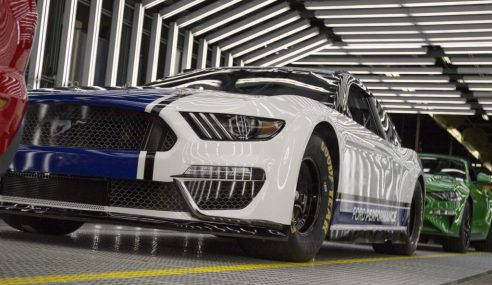 Ford เปิดตัว Mustang Race Car พร้อมยัดพลังอันบ้าคลั่ง เตรียมพร้อมในโปรแกรม NASCAR Cup