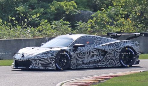 จับได้คาหนังคาเขา Corvette C8.R เครื่องวางกลาง คันเป็น ๆ ที่แอบถ่ายได้ ขณะวิ่งบนสนามครั้งแรก