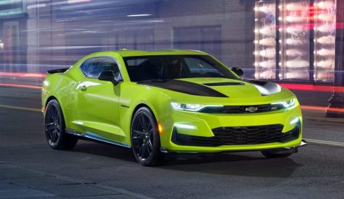 สีมันจะร้อนแรงไปนะ Chevrolet Camaro SS Shock ที่จัดสีเขียวสดมาอย่างแจ่ม