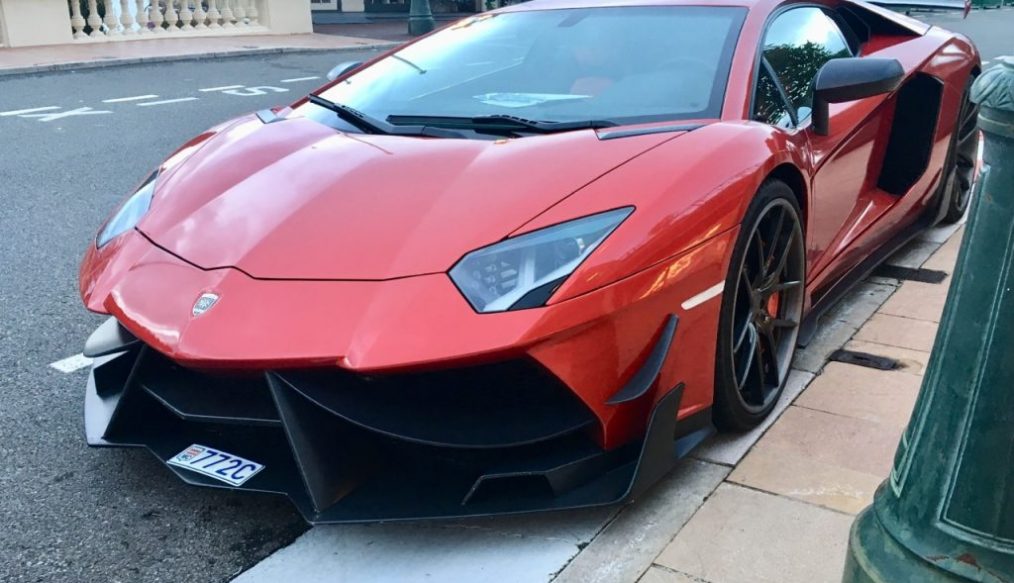 โคตรแรร์ พบ Aventador DMC Edizione GT จอดอยู่ริมถนน กับลุคดุๆ ที่จอดนิ่งๆ ยังดุ