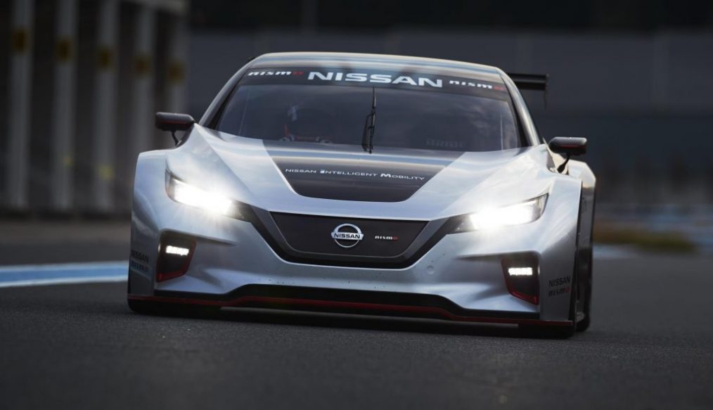 อย่างหล่อ รถแข่งคันใหม่จากค่าย Nissan อย่าง Leaf Nismo RC ที่ใช้ระบบไฟฟ้าทั้งหมด