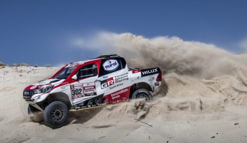 โหดตามเคย Toyota Gazoo Racing แต่งจัดเต็มกระบะแข่งสนามสุดแกร่งอย่าง Dakar 2019