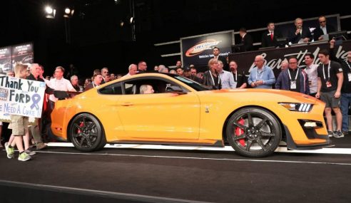 รถคันแรกที่เป็น First Production ของ Ford Mustang Shelby GT500 2020 ถูกขายไปได้ในราคา 34 ล้านบาท