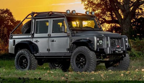 พลัง 525 แรงม้า สำหรับ Land Rover Defender คันนี้ ที่ได้เครื่องทรงประสิทธิภาพของ Chevrolet Corvette