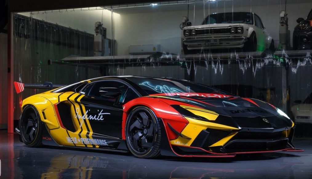 Liberty Walk อีกแล้วครับท่าน ที่แต่ง Aventador ออกมาได้ซิ่งสุด ๆ งานนี้มีฝีมือสำนักแต่งไทยร่วมด้วย