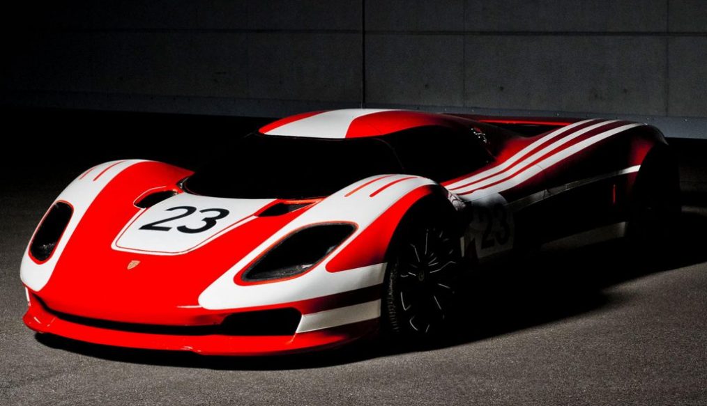 ไฮเปอร์คาร์คันต่อไปจากค่าย Porsche จะออกมาในลุคไหน ทันสมัย หรือ ย้อนยุคไอคอนประวัติศาสตร์ของค่าย