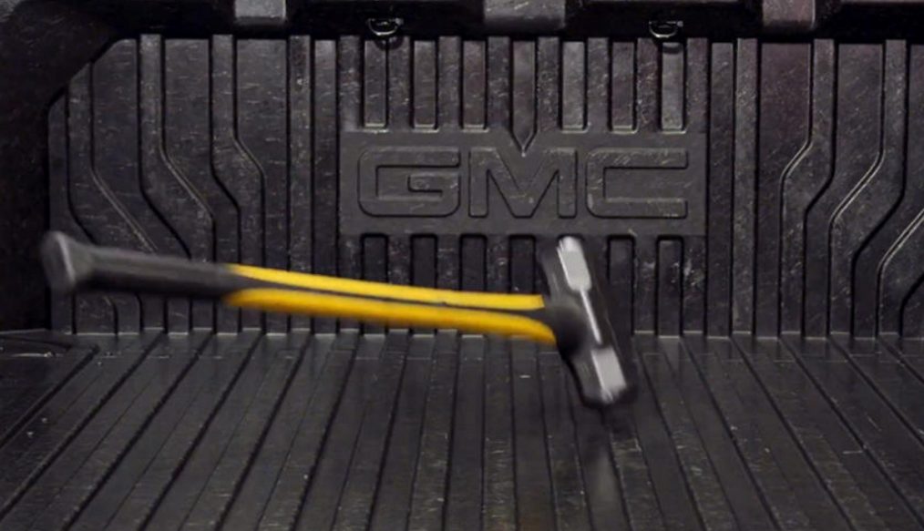 คอกระบะถูกใจสิ่งนี้ กับท้ายกระบะคาร์บอนไฟเบอร์ GMC Sierra สุดแกร่ง