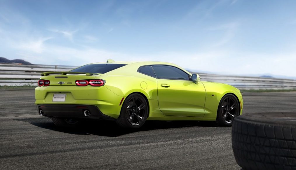 Chevrolet เสนอส่วนลด Camaro กว่า 76,000 บาท สำหรับลูกค้าเก่า Mustang