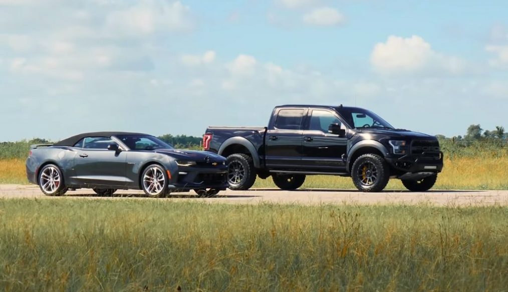 ความไวสูสีกันแบบไม่น่าเชื่อระหว่าง กระบะ VelociRaptor V8 กับ Camaro SS