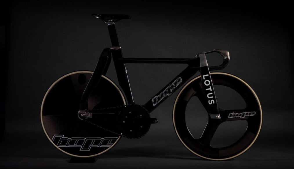Lotus ผู้ผลิตซุปเปอร์คาร์ สัญชาติอังกฤษ หันมาออกแบบจักรยาน Track Bike สุดโดดเด่น