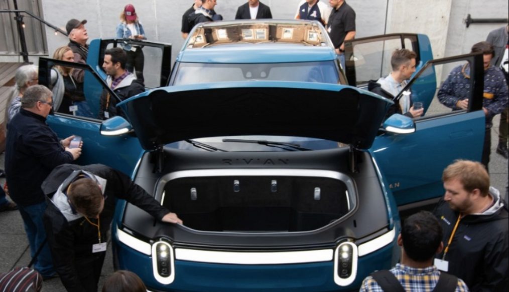 Rivian R1T กระบะไฟฟ้าคันแรก ๆ ของโลก เผยให้เห็นคันจริง ที่พร้อมวางจำหน่ายเต็มที