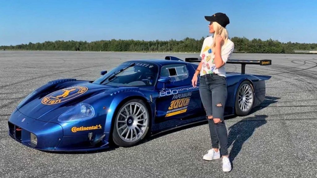 บลอนดี้สาวขาลุย ควบ Maserati MC12 กำลัง 621 แรงม้า พลังโหดจากสนามแข่งสู่ท้องถนน