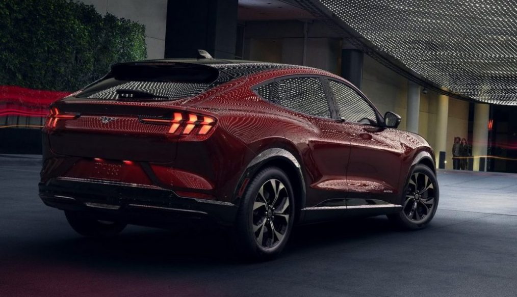 เผยให้เห็นแล้วแบบหมดเปลือก Mustang Mach-E ครอสโอเวอร์ไฟฟ้าคันแรกของค่าย