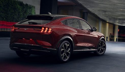 เผยให้เห็นแล้วแบบหมดเปลือก Mustang Mach-E ครอสโอเวอร์ไฟฟ้าคันแรกของค่าย