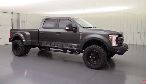 Ford F-350 สุดบ้าคลั่ง ถูกอัพเกรดพิเศษ กลายเป็นรถกระบะ 6 ล้อ สุดดุดัน