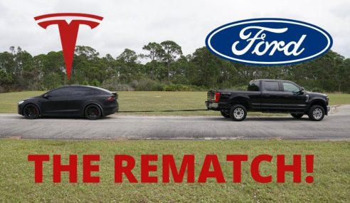 ศึกแห่งการชักเย่อ ระหว่างรถไฟฟ้า กับ กระบะทรงพลัง งานนี้ลุ้นกันตัวโก่ง