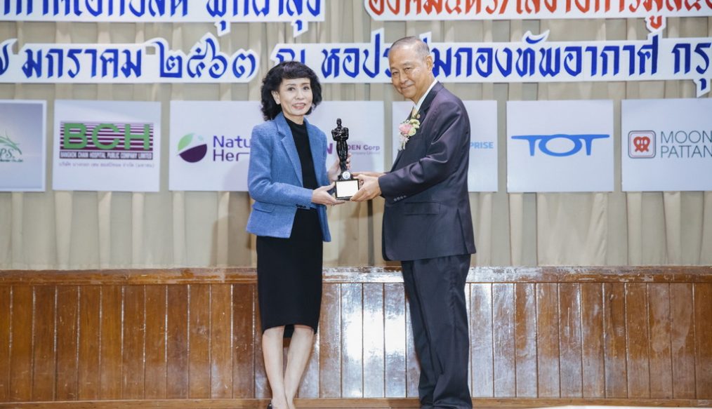 ปนัดดา เจณณวาสิน ผู้บริหารอีซูซุ รับรางวัลเกียรติยศ “บุคคลตัวอย่างแห่งปี 2563” สาขาอุตสาหกรรมยานยนต์