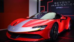 เปิดตัว Ferrari SF90 Stradale ม้าลำพองตัวแรงสุดในประวัติศาสตร์ 1,000 แรงม้า ค่าตัว 40.9 ล้าน