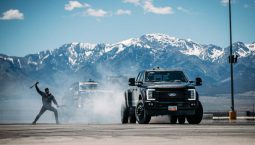 อย่างลั่น Ken Block ควบกระบะ 6 ล้ออย่าง F-450 ดริฟท์วนไปทั่วสนาม