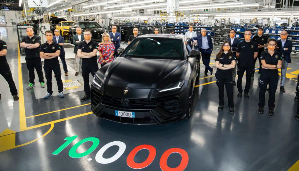 ยุคของเอสยูวี ล่าสุด Lamborghini Urus ฉลองขายได้ครบหมื่นคัน หลังเปิดตัวมา 2 ปี
