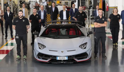 Lamborghini Aventador คันที่ 10,000 คันนี้ มันกำลังจะเดินทางมายังประเทศไทย