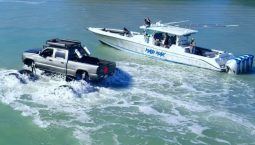 สุดยอดรถปิคอัพล้อโต มันแกร่งถึงขนาดที่ลงไปลุยในอ่าวแม็กซิโกได้สบาย ๆ