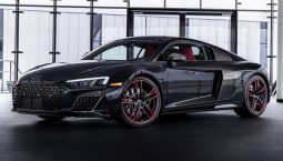 R8 Panther Edition RWD ซุปเปอร์คาร์รุ่นพิเศษ ที่มาพร้อมสีม่วงเข้มตัดกับสีแดงสุดสง่า