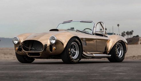 Shelby Cobra ที่สวยงามคันนี้ทำด้วยทองสัมฤทธิ์ทั้งหมด