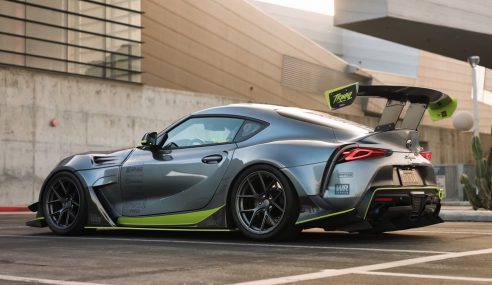 Toyota Supra พร้อมชุดแต่งลำตัวกว้าง พร้อมปีกหลังขนาดใหญ่