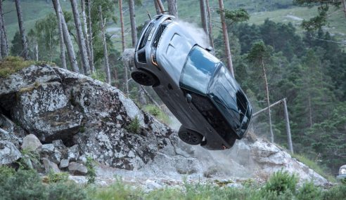 เบื้องหลังการถ่ายทำฉากไล่ล่ากับรถออฟโรด ของ James Bond ที่นำแสดงโดย Range Rover Sport SVR สองคัน