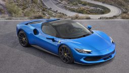 Ferrari 296 GTS เครื่องยนต์วางกลาง พร้อมหลังคาแบบเปิดได้ เผยโฉมครั้งแรก