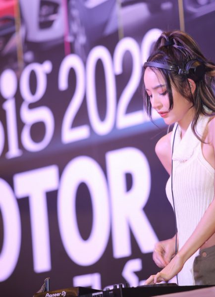 พาชมพริตตี้สาวสวย ในงานมหกรรมเปิดโลกยานยนต์ Big Motor Sale 2022