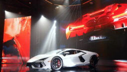 เผยโฉม Lamborghini Revuelto รถยนต์ซูเปอร์สปอร์ตปลั๊กอินไฮบริด เครื่องยนต์ V12 สมรรถนะสูงรุ่นแรกของแบรนด์