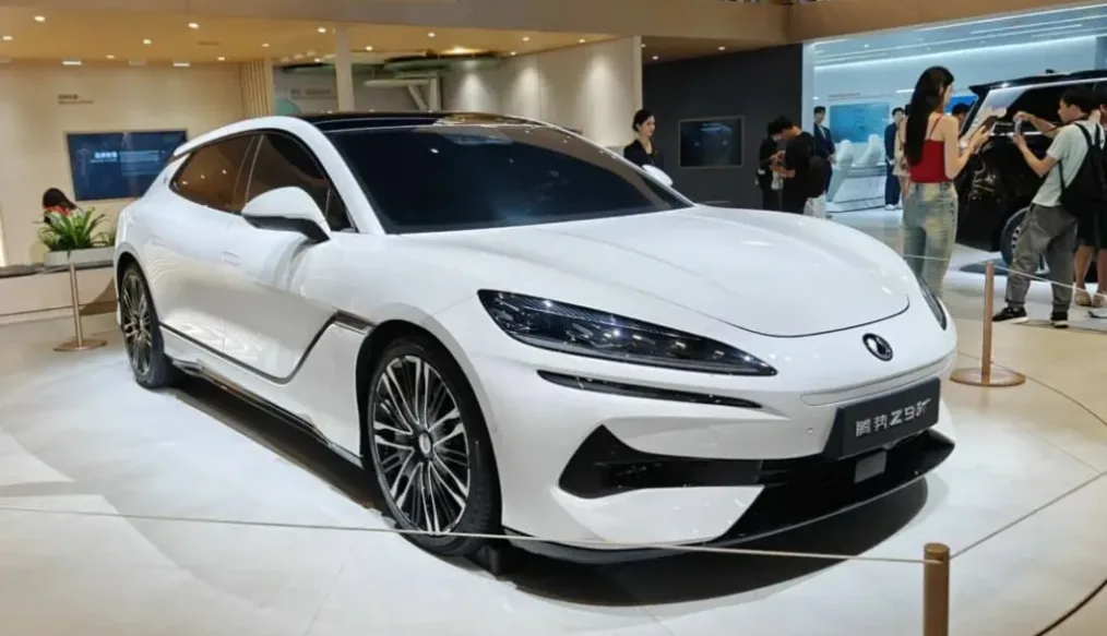Denza Z9 GT ของ BYD เตรียมเปิดตัวทั่วโลก 20 กันยายน นี้ มีให้เลือกทั้งรุ่นไฮบริดและไฟฟ้า