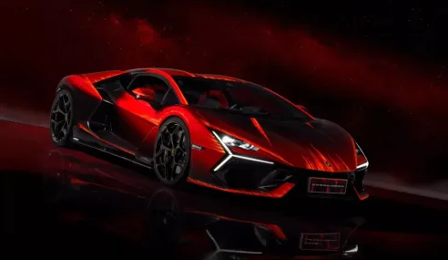 Lamborghini Revuelto คันเดียวที่มีเปลวไฟที่วาดมือบนตัวถังรถ กำลังมุ่งหน้าสู่ประเทศจีน